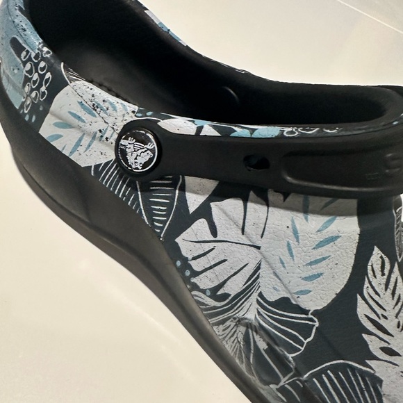 Crocs  Floral Clogs - Black and Blue size M-10 , W-12 - Picture 6 of 10
